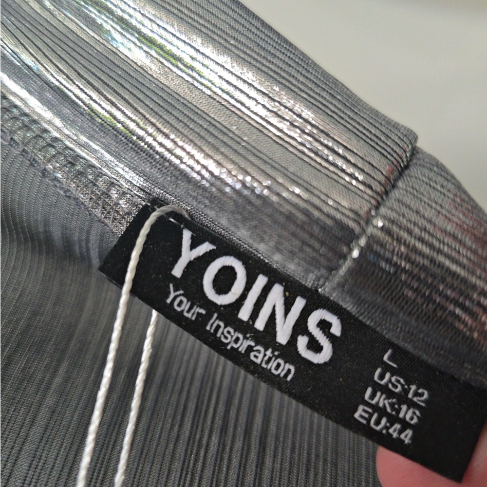YOINS Shimmering Silver Ribbed Top - Picture 3 of 3